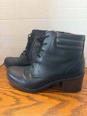 Clarks Black Lace-Up side zip Leather Ankle Boots with Stacked Heel comfy
